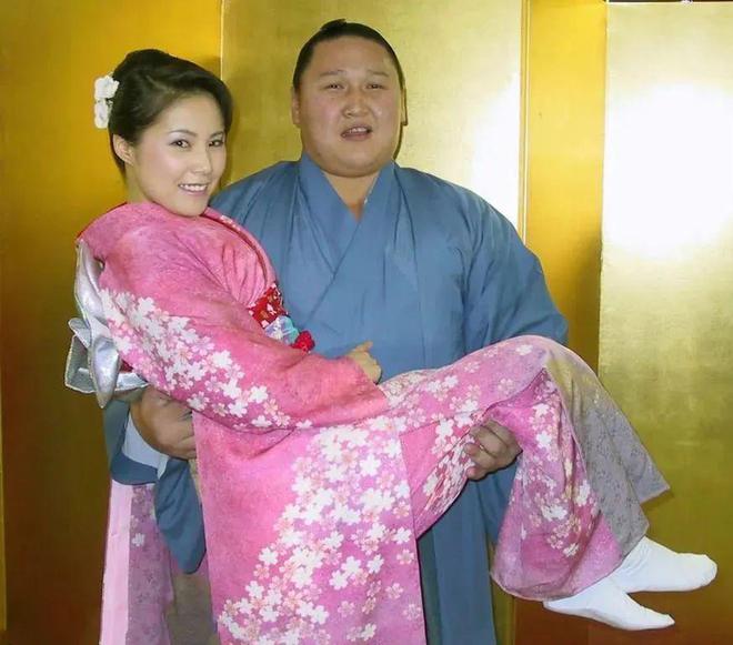 Japanese Sumo wrestling (Japanese Sumo wrestling competition)
